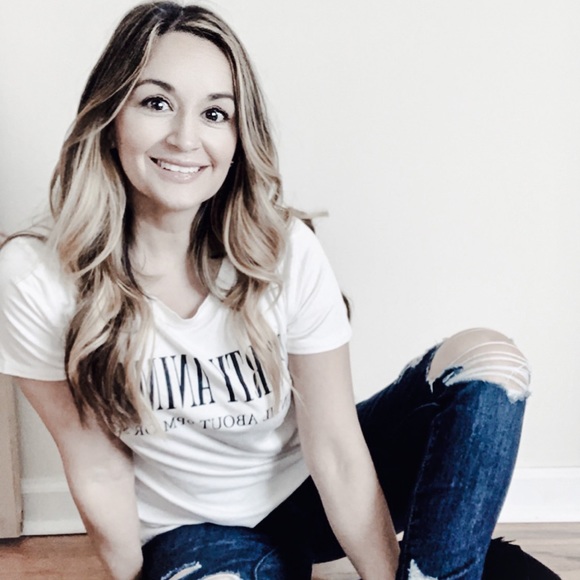 Meet your Posher, Cynthia - Picture 2 of 3